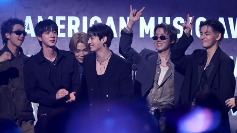 BTS, AMAs '������ ��Ƽ��Ʈ' Żȯ������� �����ڸ��� ���� ����