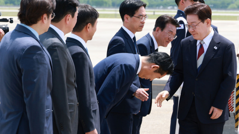 90�� �λ� �� "��鸮�� �λ�"...���� �Ҿ� ����
